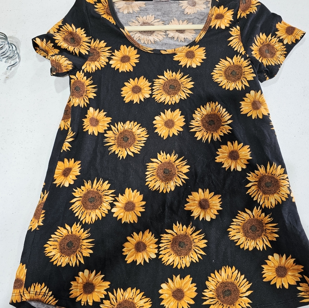 LulaRoe black sunflower knit shirt